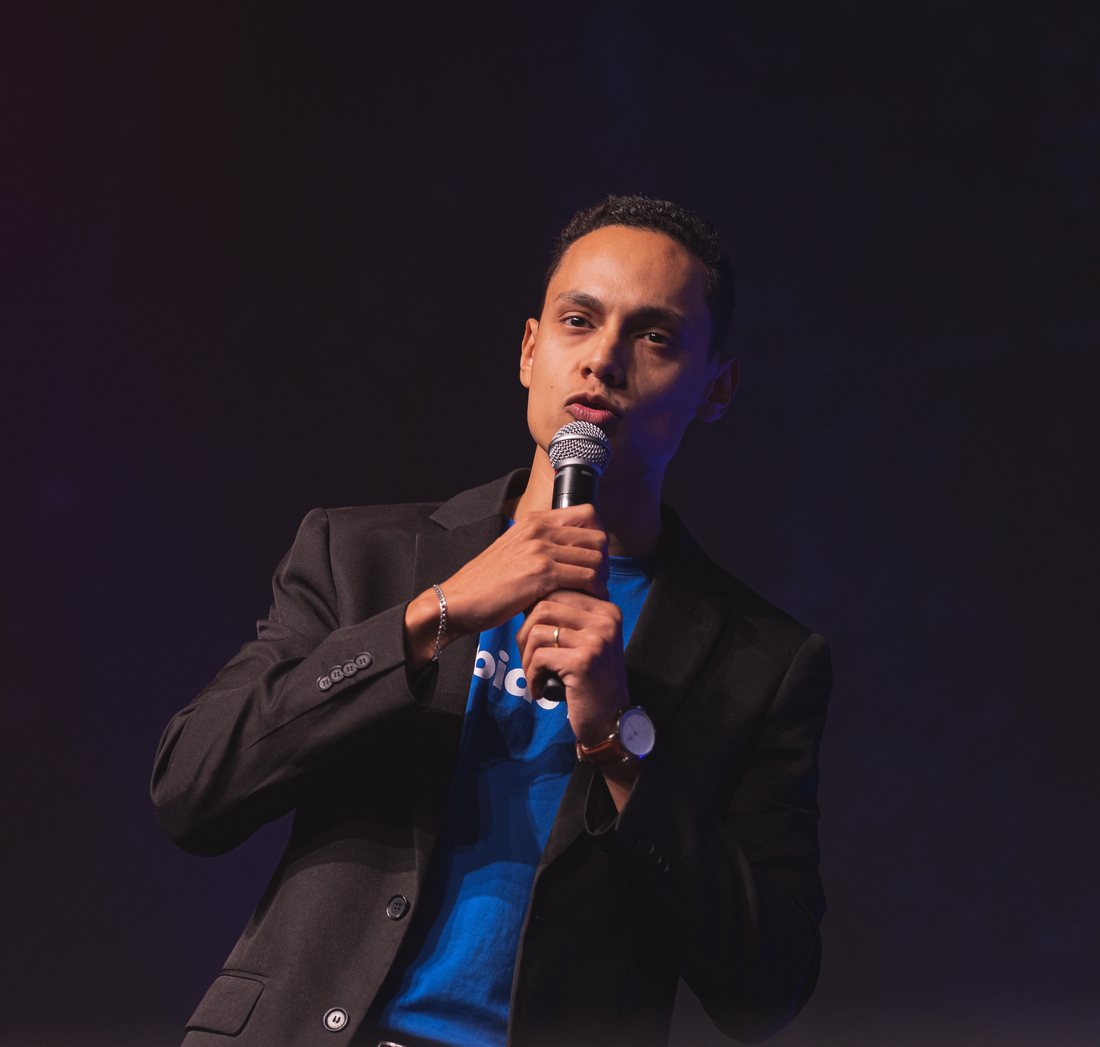 Thiago Rodrivera no palco do Subido Ao Vivo
